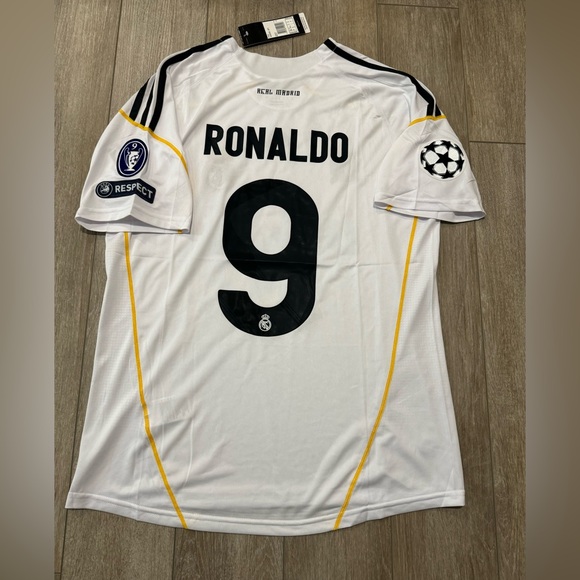 Retro Madrid 2009 Champions League Cristiano Ronaldo 9 - Picture 3 of 7